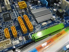 10相供电+全固态0.22uf 50v电容 技嘉770仅699元