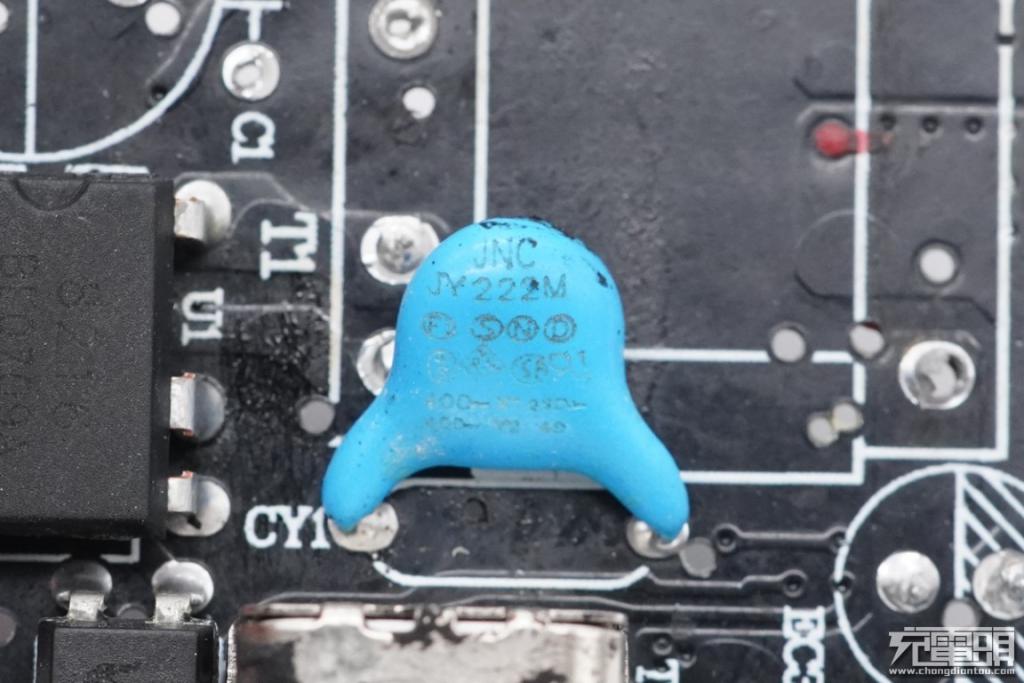 MLPC电容拼多多卖的 20ＷPD 快充能不能买？拆解 5 款给你看