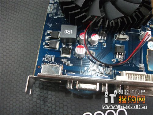 镭风 HD6570 战甲蜥 HM1024M D3 回收富士康直插固态电容，共同高品质的全关闭电感以及固态电容，为显卡的不变事情打下了精采的基本。